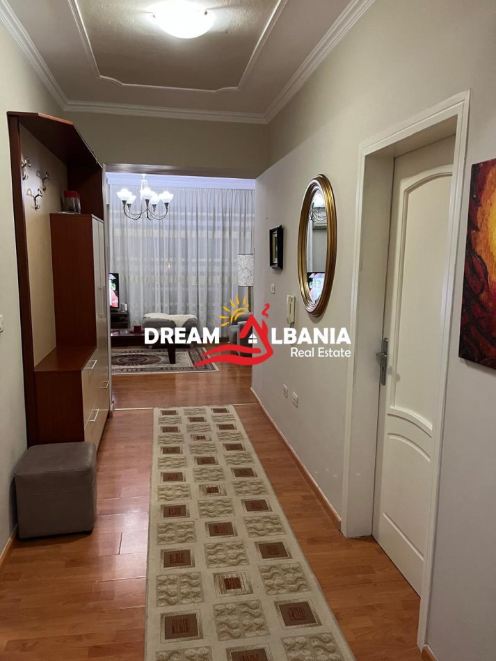 Tirane, jepet me qera apartament 2+1+Ballkon Kati 3, 110 m² 800 € (Ne Bllok - ID 42215189)