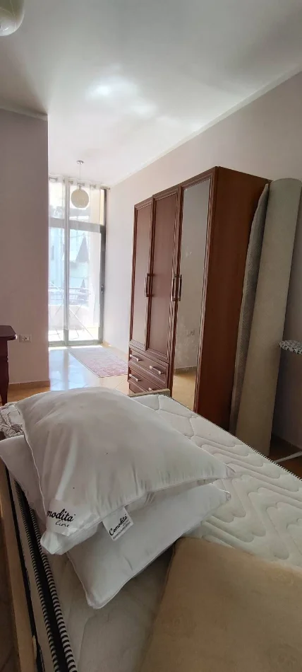 Tirane, jepet me qera apartament 2+1+Aneks+Ballkon Kati 3, 108 m² 60.000 €