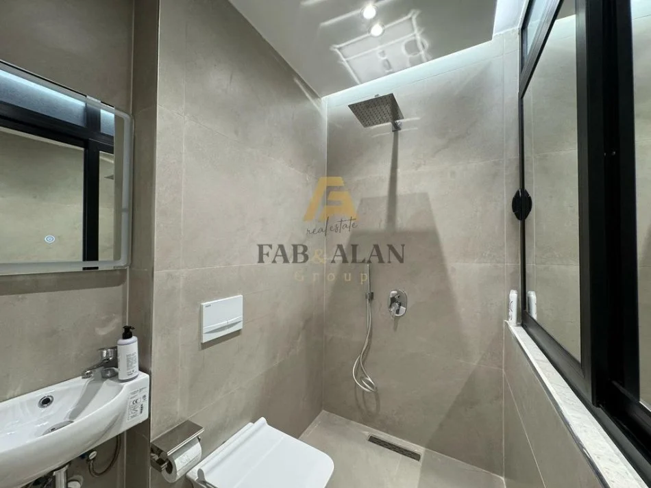 Tirane, shitet apartament 1+1+garsoniere, Kati 2, 60 m² 184.000 € (Pazari i Ri)