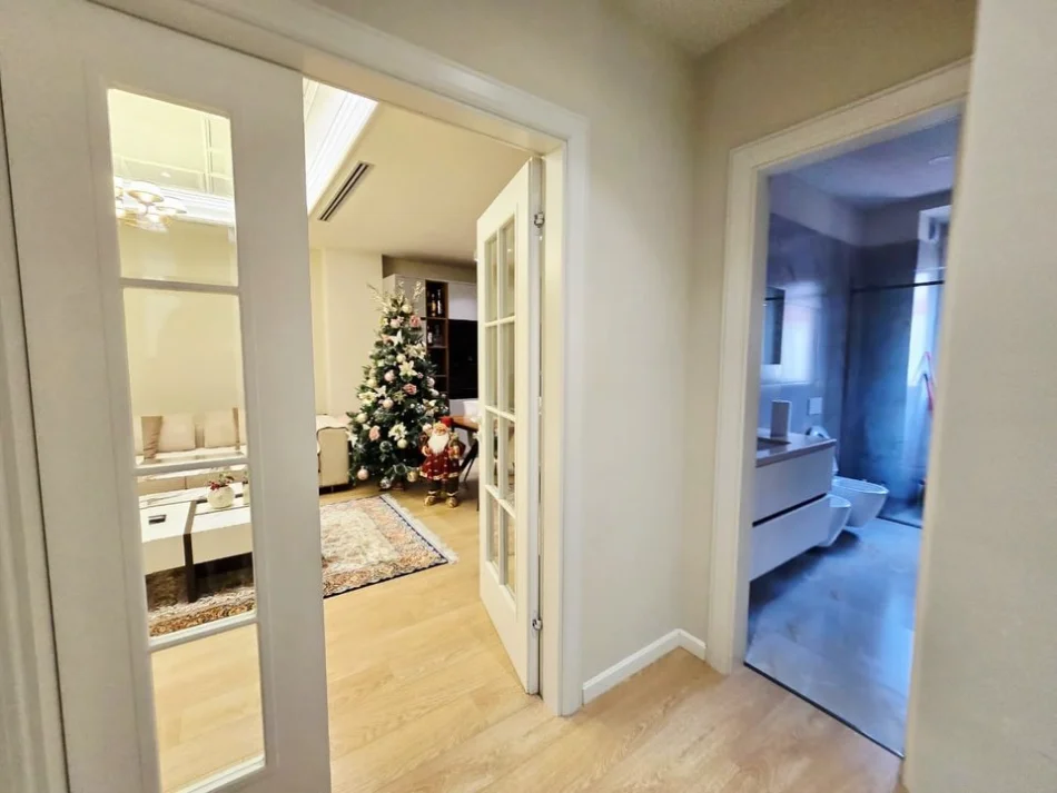 Tirane, shitet apartament 3+1 , 157 m² 