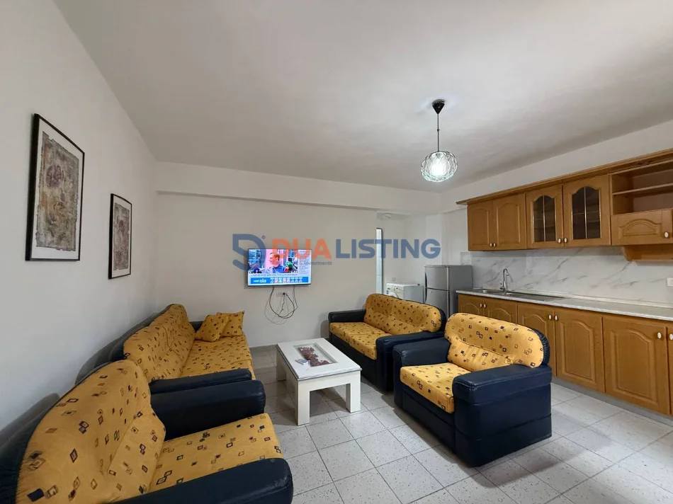 Tirane, jepet me qera apartament 1+1 , 380 € 