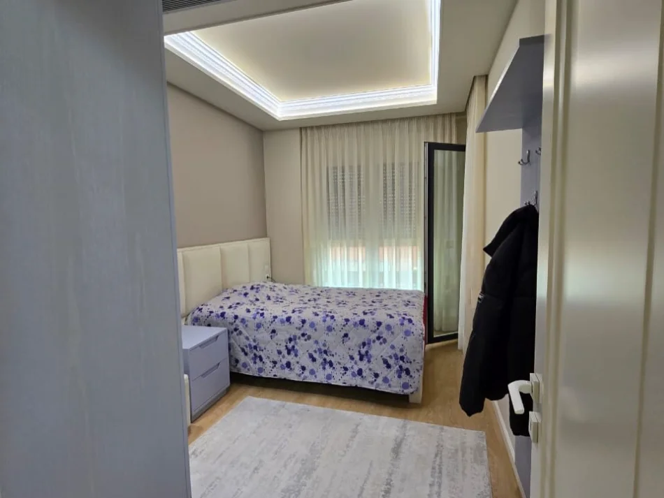 Tirane, shitet apartament 3+1 , 157 m² 