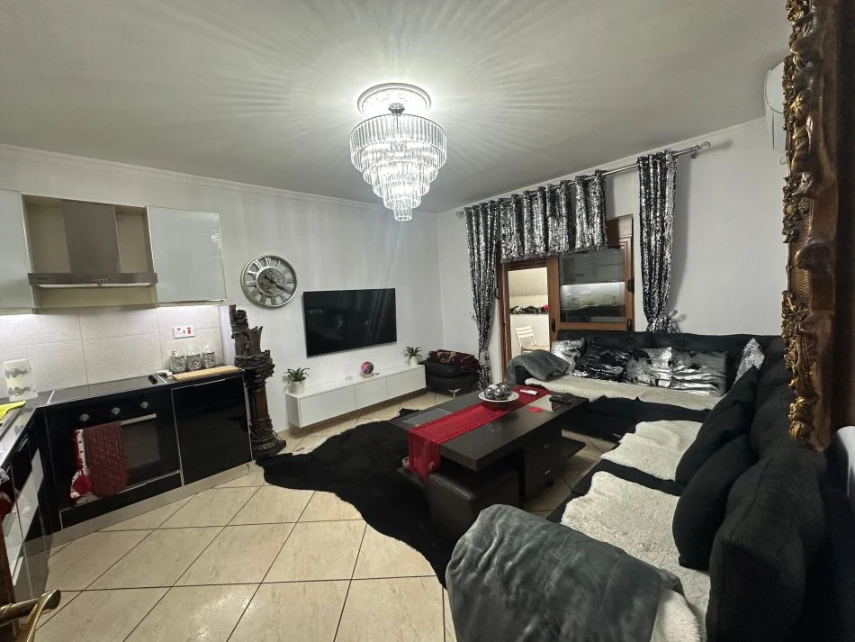 Tirane, shitet apartament 2+1+Ballkon Kati 3, 73 m² 160.000 € (Globe, Rruga e Kavajes)