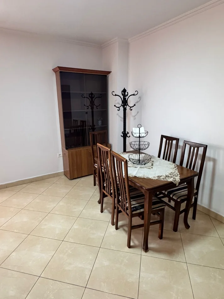 Tirane, jepet me qera apartament 2+1 Kati 9, 111 m² 650 € (Rruga Barrikadave)