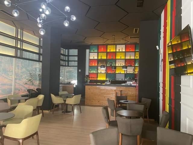 Tirane, jepet me qera bar-kafe Kati 0, 120 m² 600 Euro (Bulevardi i Ri)