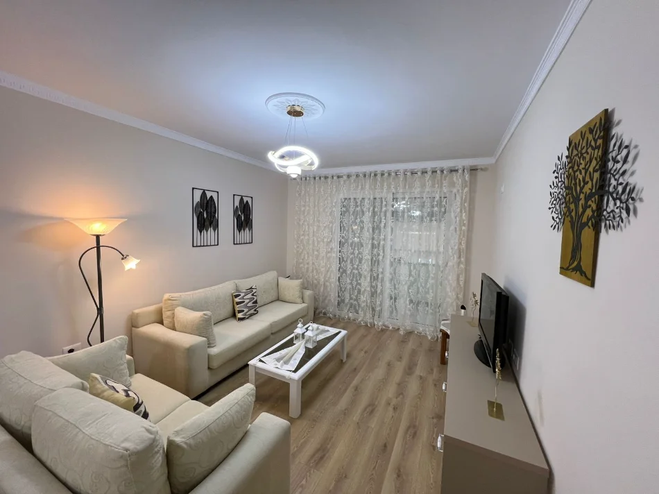 Shqiperi, shitet apartament 1+1+Ballkon , 110.000 € (FLORIDA PLAZH)