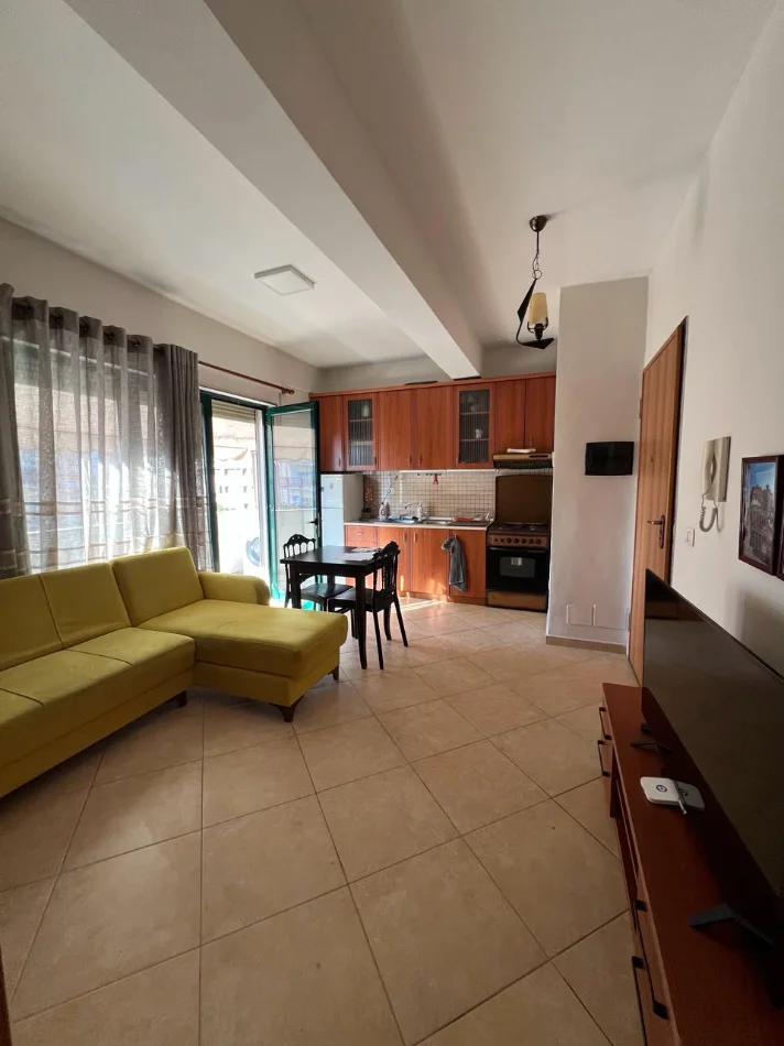 Tirane, jepet me qera apartament 1+1 Kati 5, 70 m² 500 € (Don Bosko)