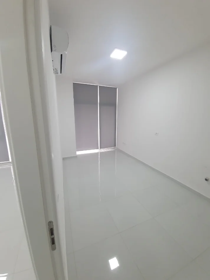 Tirane, jepet me qera zyre Kati 2, 105 m² 1.200 € (Kompleksi Kika 2)