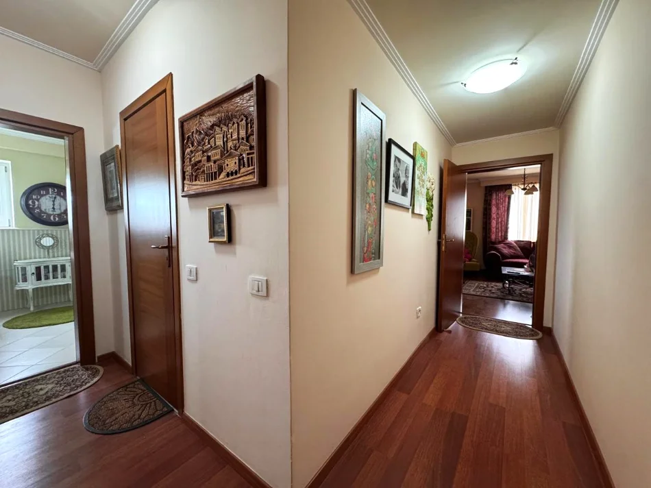 Tirane, shes apartament 2+1+Aneks+Ballkon Kati 5, 144 m² 255.000 € (kodra diellit)