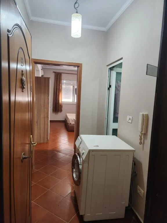Tirane, jepet me qera garsonier Kati 1, 450 €