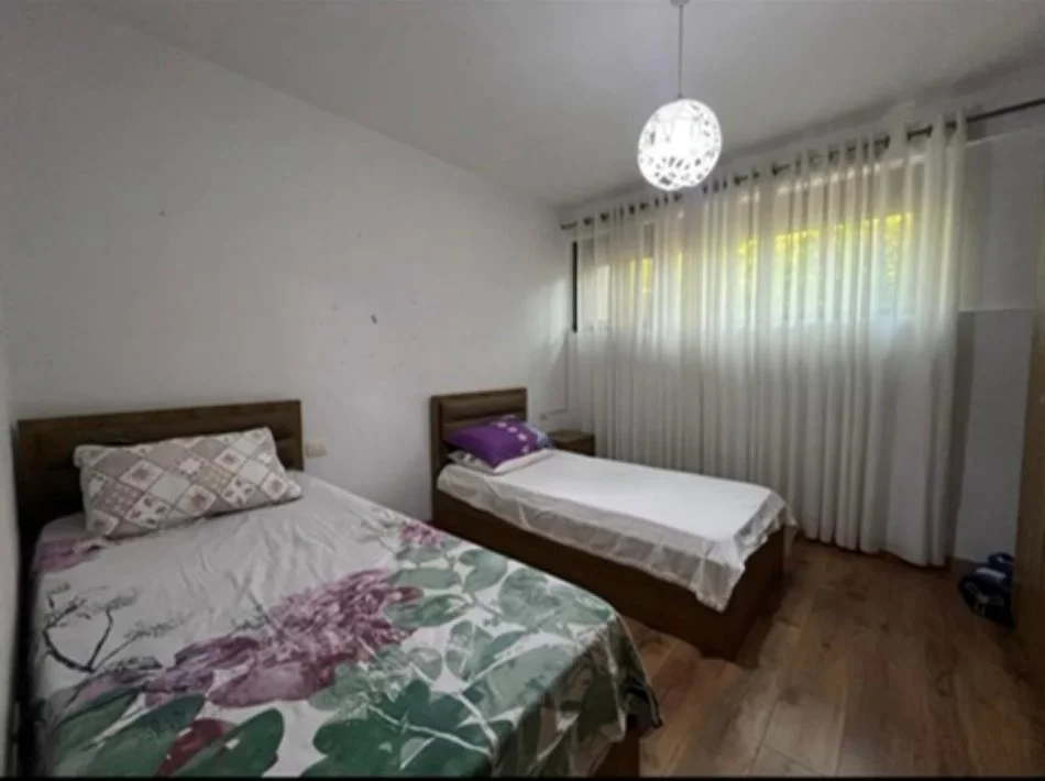 Tirane, jepet me qera apartament 2+1 Kati 2, 94 m² 750 € (Kopshti botanik)
