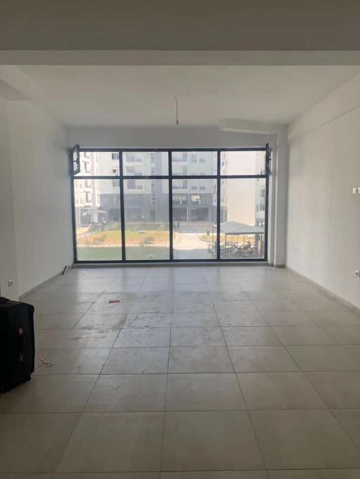 Tirane, jepet me qera apartament 1+1 Kati 2, 80 m² 600 € (Ish Parku Autobuzave)