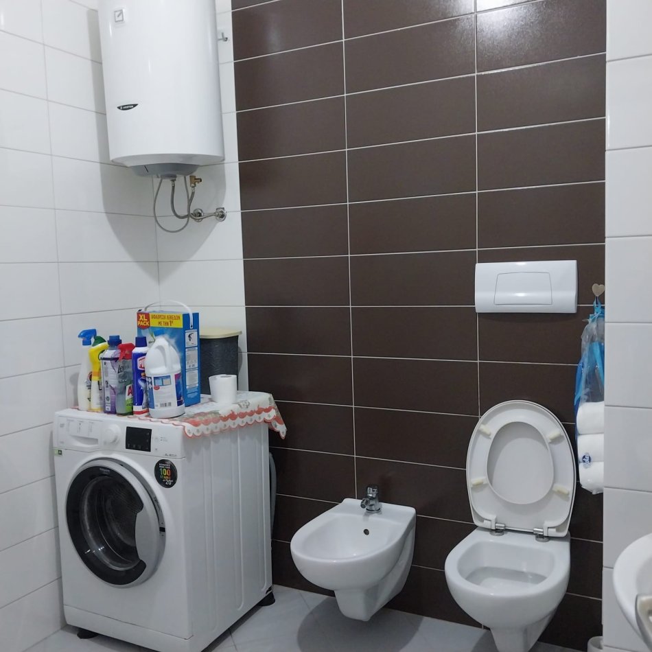 Tirane, jepet me qera apartament 2+1+Ballkon Kati 4, 102 m² 400 € 