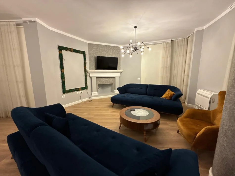 Tirane, jepet me qera apartament 3+1+Ballkon Kati 2, 192 m² 1.200 € (RRUGA BLLOKU I VILAVE)