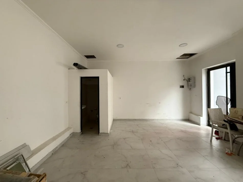 Tirane, jepet me qera ambjent biznesi Kati 0, 30 m² 200 € (Kinostudio) ID: 530581010-1