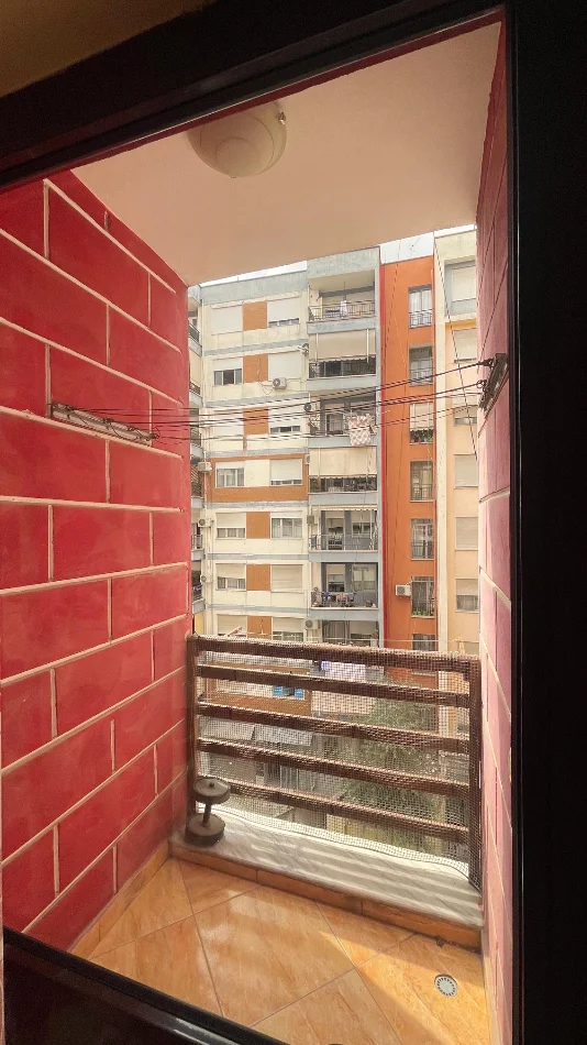Tirane, jepet me qera apartament 2+1+Ballkon Kati 3, 120 m² 500 € (Astir te market jata)