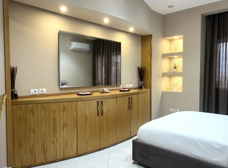 Tirane, jepet me qera apartament 1+1 Kati 1, 60.000 € (Te Xhamia)