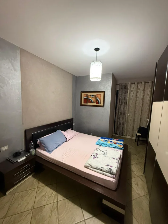 Tirane, jepet me qera apartament 2+1 Kati 5, 75 m² 600 € 