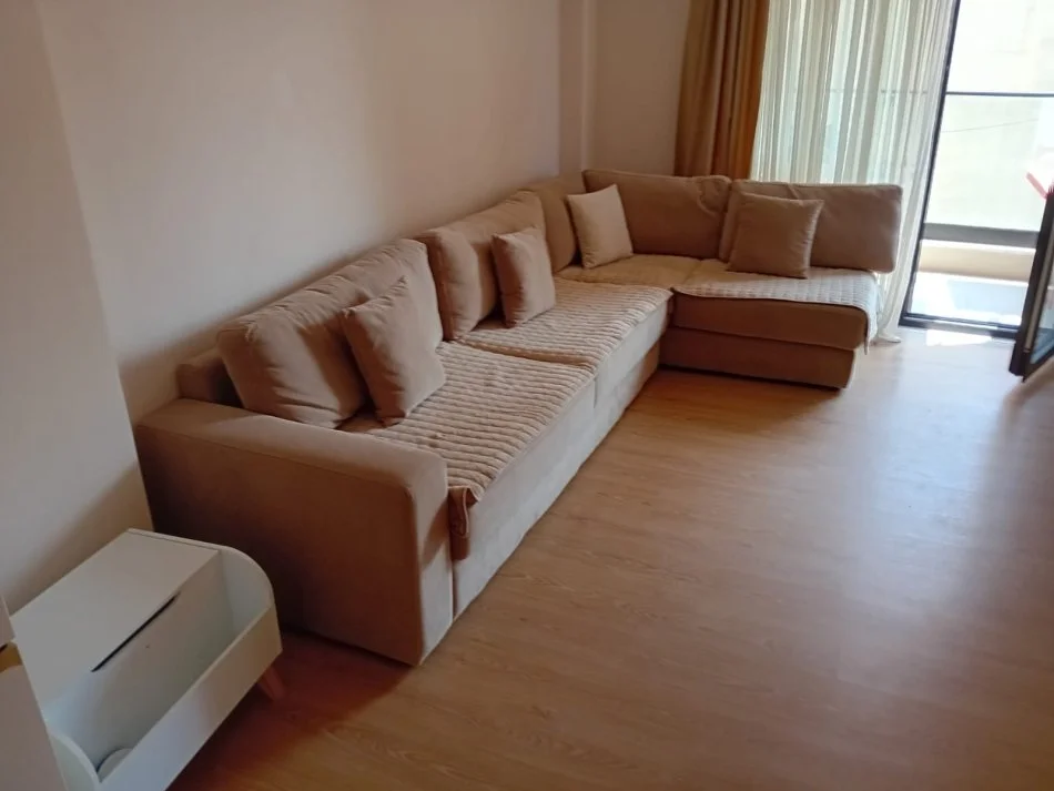 Tirane, jepet me qera apartament 1+1+Ballkon Kati 4, 70 m² 550 € (DRITAN HOXHA)
