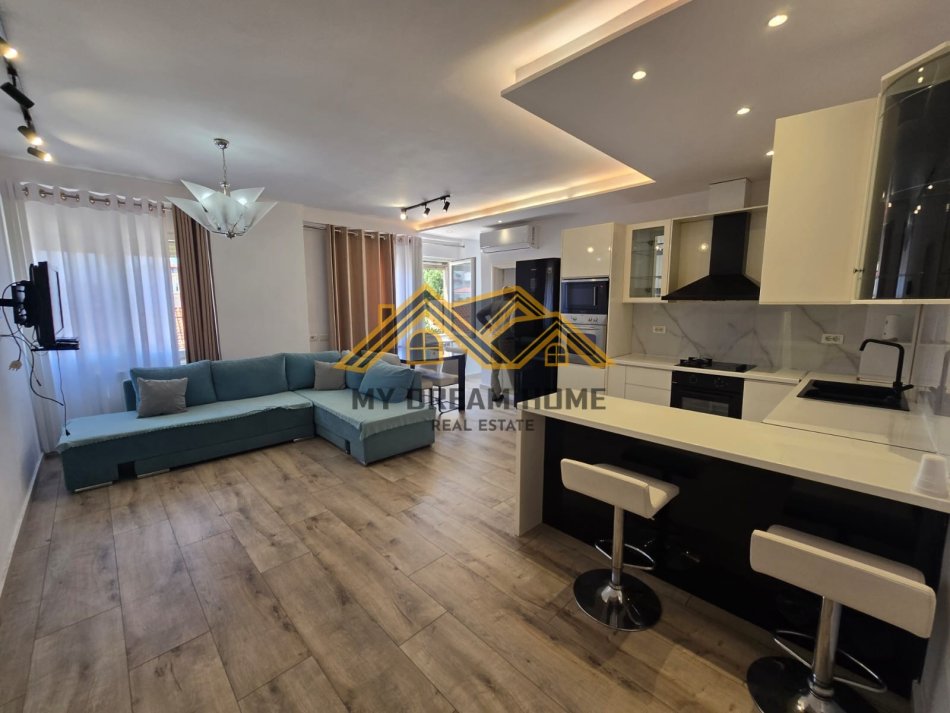 Durres, jepet me qera apartament 2+1 Kati 9, 90 m² 450 € (Plazh)