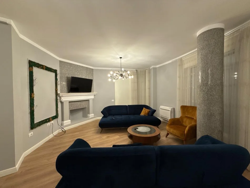 Tirane, jepet me qera apartament 3+1+Ballkon Kati 2, 192 m² 1.200 € (RRUGA BLLOKU I VILAVE)