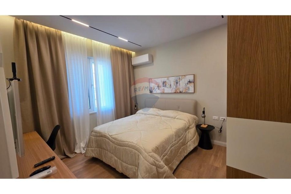 Tirane, jepet me qera apartament 1+1 Kati 4, 55 m² 700 € (Rruga e Barrikadave)