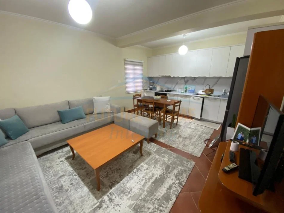 Tirane, shitet shtepi 2 Katshe Kati 0, 402 m² 250.000 € (kamez)