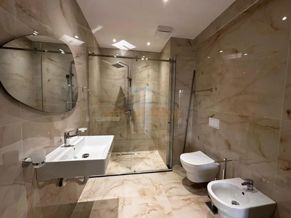 Tirane, jepet me qera apartament 2+1+Aneks+Ballkon Kati 1, 116 m² 1.200 € (liqeni i thate)