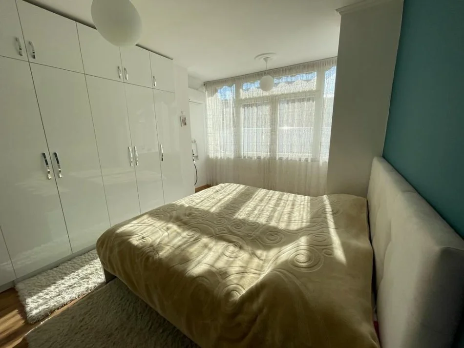 APARTAMENT 2+1 me qera ne Qender/Rruga Mine Peza (550 Euro)