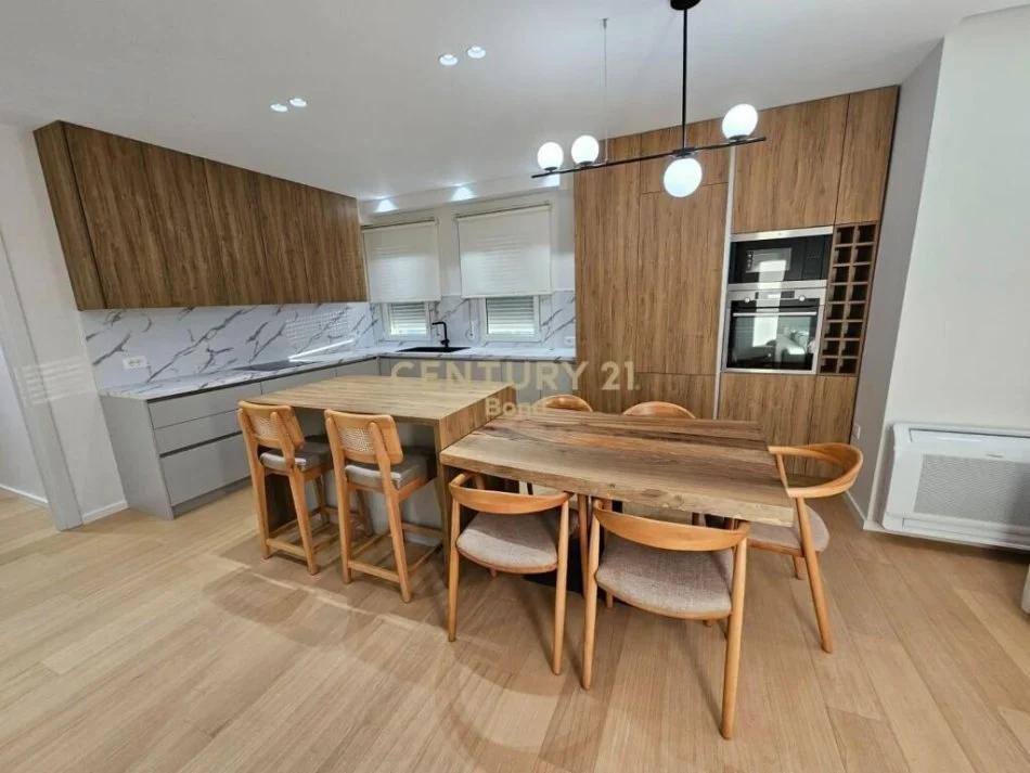 Tirane, shes apartament 2+1 Kati 8, 137 m² 205.500 € (Ali Demi)