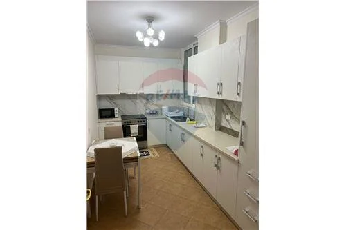 Tirane, jepet me qera apartament 2+1+Ballkon , 100 m² 800 € (rruga e kavajes)