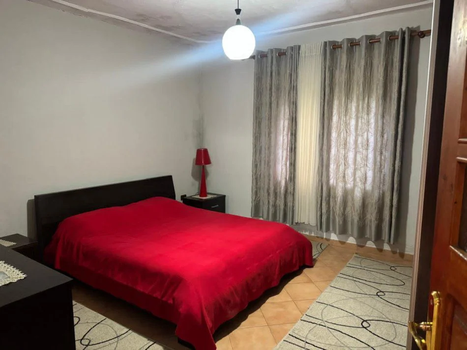 Tirane, jepet me qera Vile 2+1+Ballkon Kati 1, 112 m² 600 € (ALLIAS)