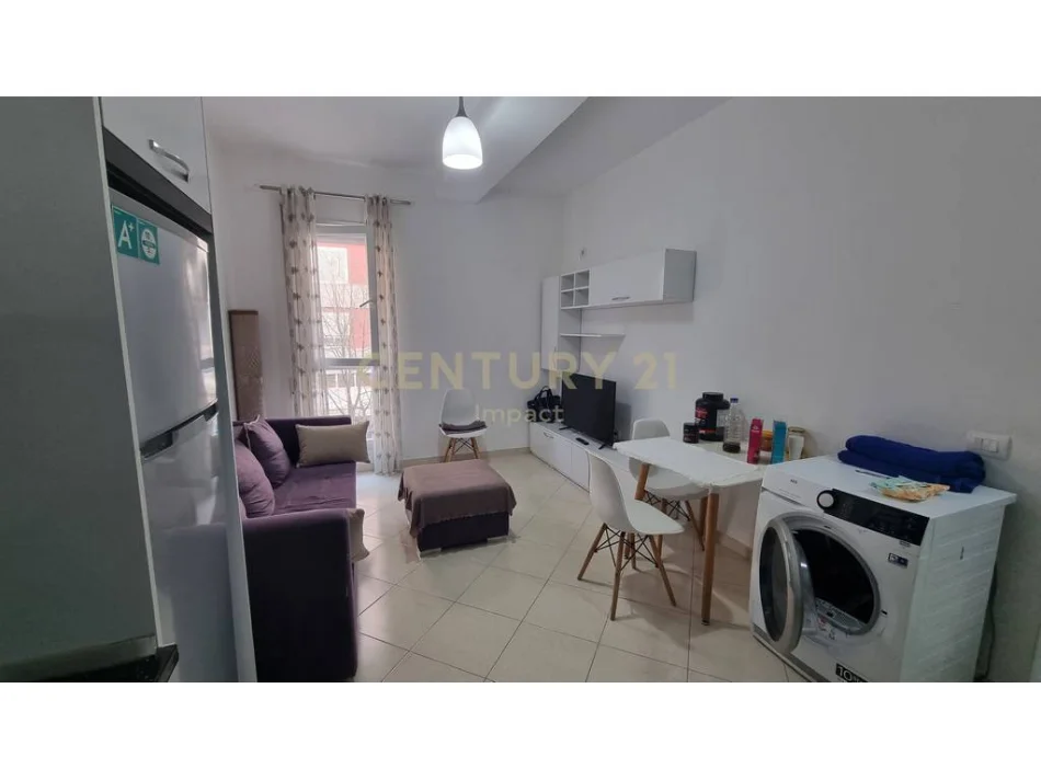 Tirane, jepet me qera apartament 1+1 Kati 1, 50 m² 450 € (ish UET)