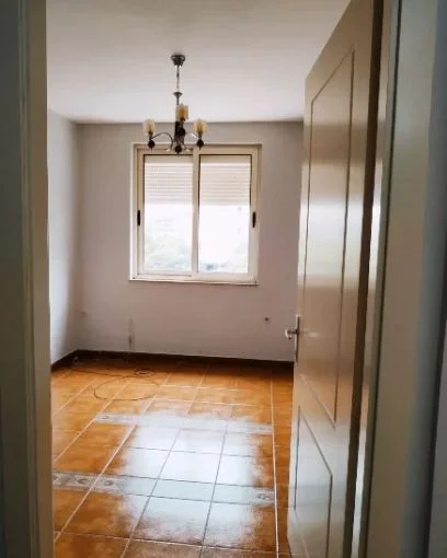 Tirane, jepet me qera ambjent biznesi Kati 2, 50 m² 600 € (rruga e kavajes , 21 Dhjetori)
