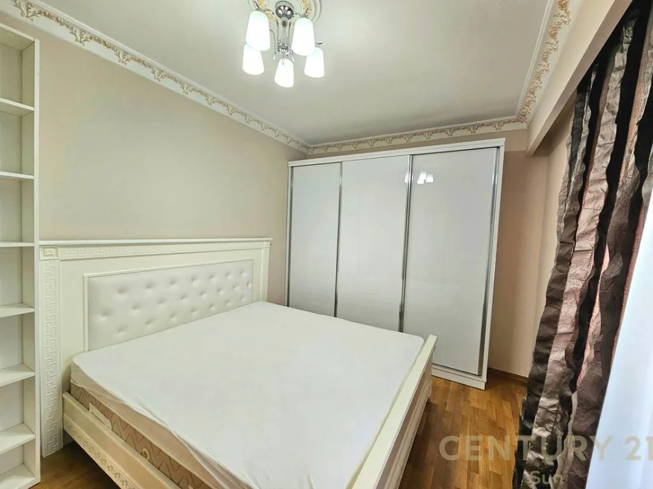 Tirane, jepet me qera apartament 2+1 Kati 2, 108 m² 750 € (Kopshti Botanik)
