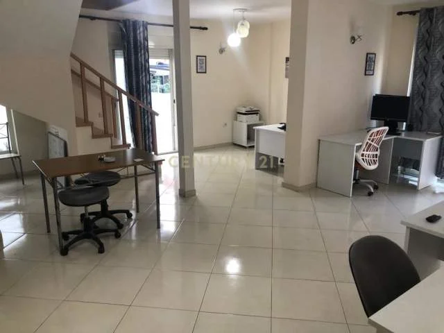 Tirane, jepet me qera apartament 2+1+BLK Kati 4, 169 m² 400 Euro (LIQENI I THATE)