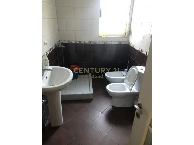 Tirane, jepet me qera apartament 2+1+BLK Kati 4, 169 m² 400 Euro (LIQENI I THATE)