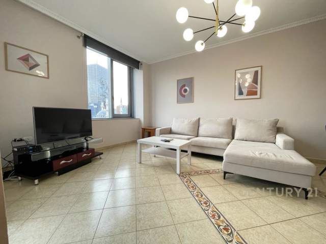 Tirane, jepet me qera apartament 2+1 Kati 8, 800 Euro