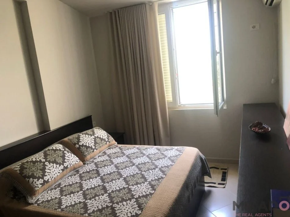 jepet me qera , 110 m² 900 €