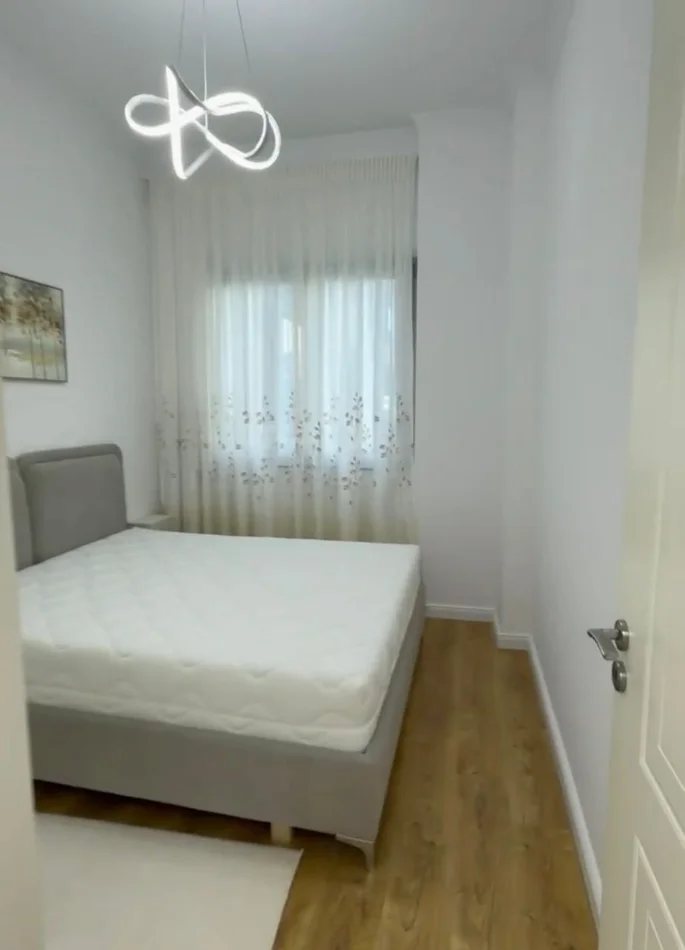 Tirane, jepet me qera apartament 2+1+Ballkon Kati 1, 115 m² 600 € (Rruga Sokrat Miho)