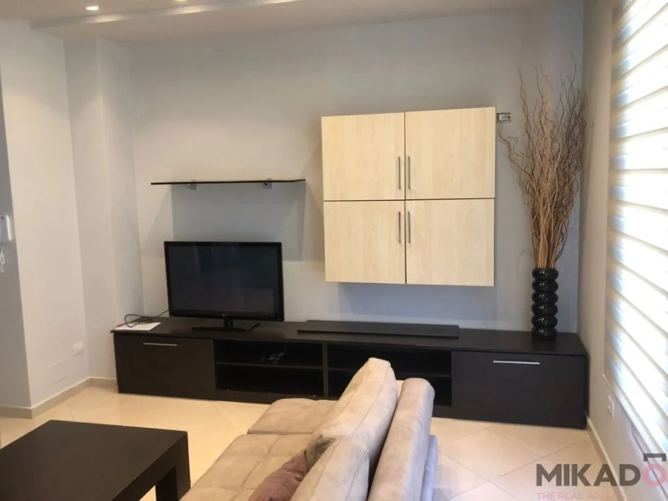 jepet me qera , 110 m² 900 €