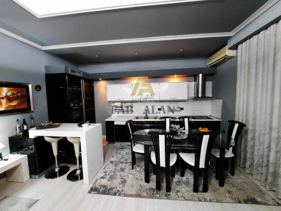 Pogradec, shitet GODINE MULTIFUNKSIONALE , 1.317 m² 700.000 € (Pogradec, Lagjia 1)