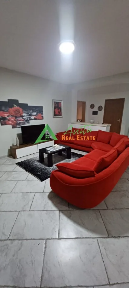 Tirane, jepet me qera apartament 2+1, 60 000 Leke Kati 1,
