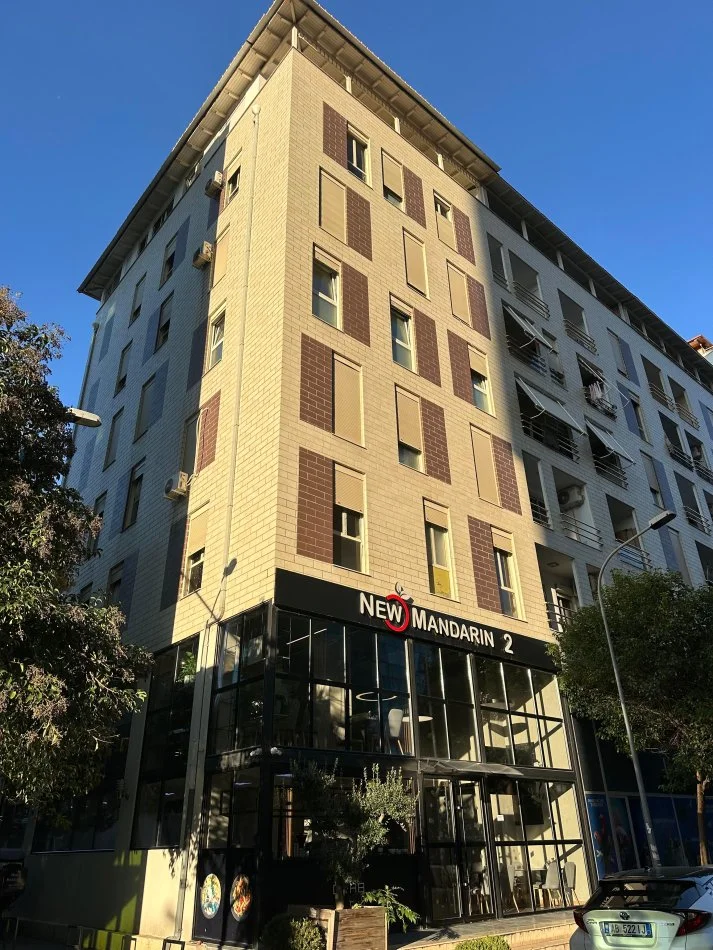 Tirane, shitet apartament 2+1+2+Ballkon , 95 m² 180.000 € (Usluga, Stacioni Trenit)