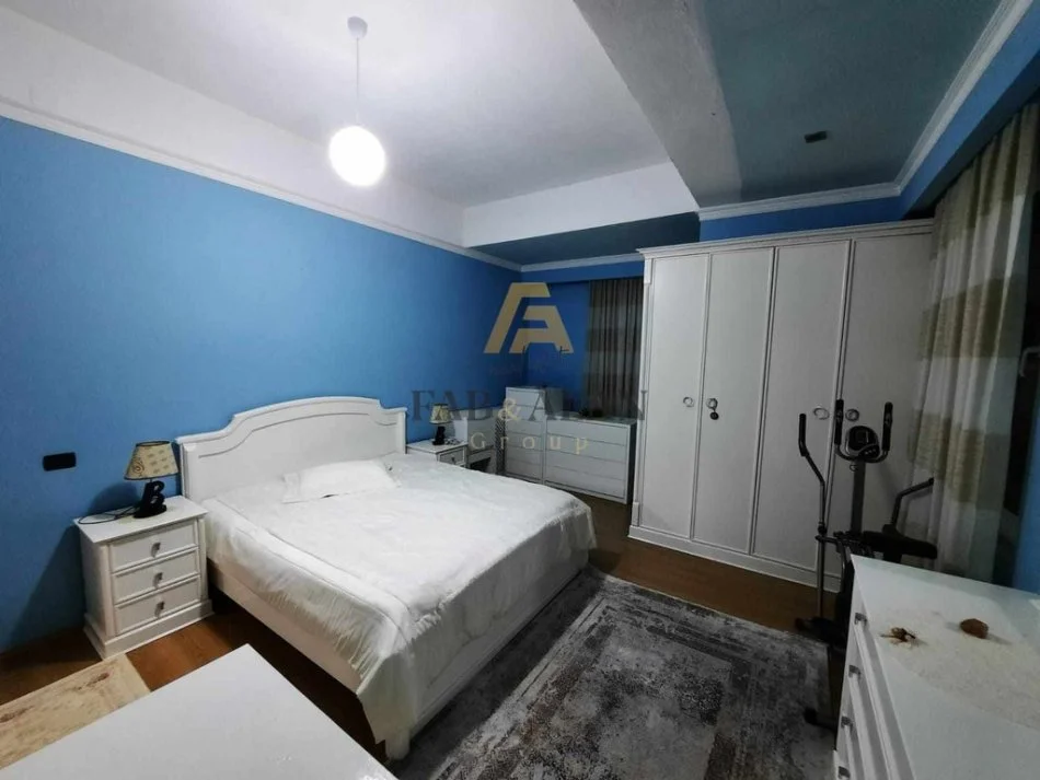 Pogradec, shitet GODINE MULTIFUNKSIONALE , 1.317 m² 700.000 € (Pogradec, Lagjia 1)