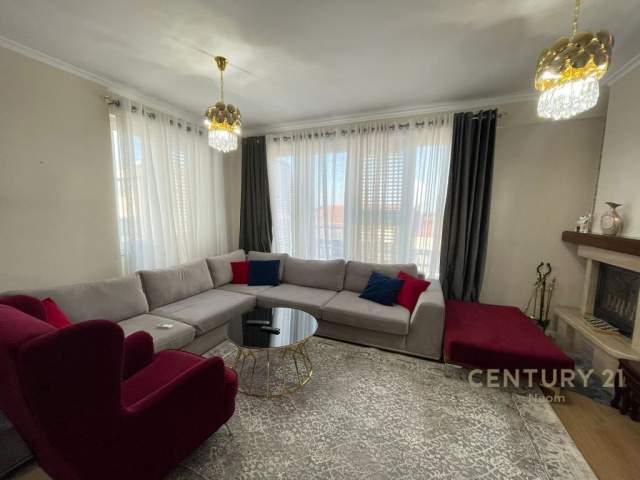 Tirane, jepet me qera apartament duplex 4+1 1.500 Euro (kodra e diellit)
