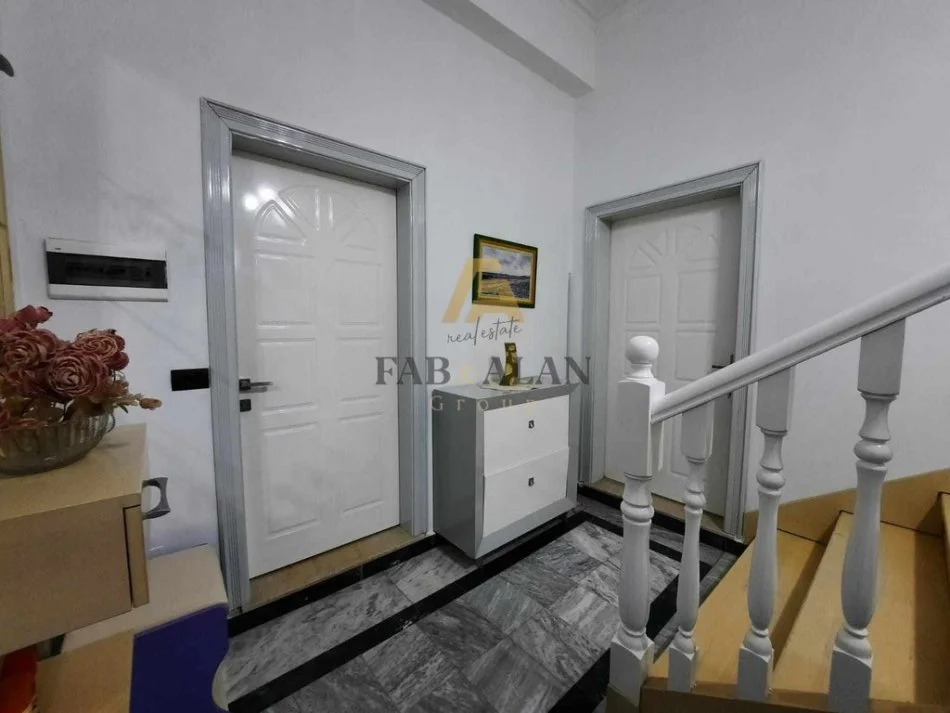 Pogradec, shitet GODINE MULTIFUNKSIONALE , 1.317 m² 700.000 € (Pogradec, Lagjia 1)