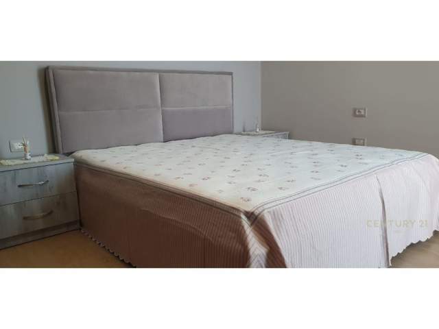 Tirane, jepet me qera apartament 450 Euro (kopshti botanik)