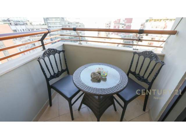 Tirane, jepet me qera apartament 1+1 650 Euro (qender)