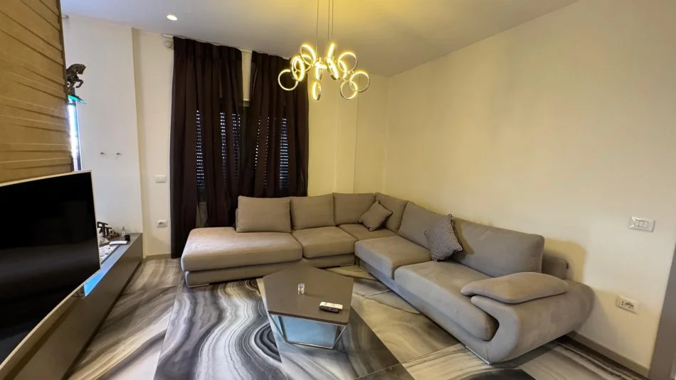 Tirane, jepet me qera apartament 1+1+Ballkon Kati 3, 120 m² 1.100 € (Zogu i zi)